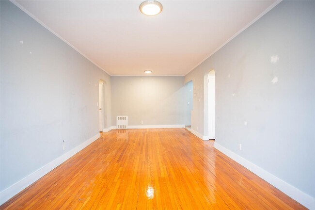 Building Photo - 302 E Broadway