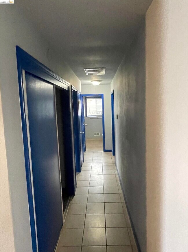 Building Photo - 1349 Alpine Dr