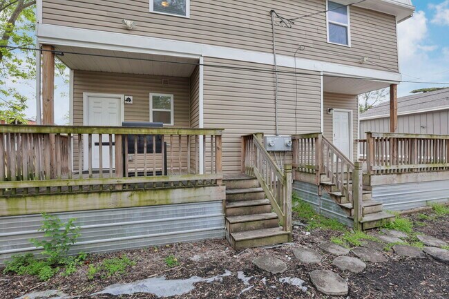 Building Photo - 288 S Souder Ave