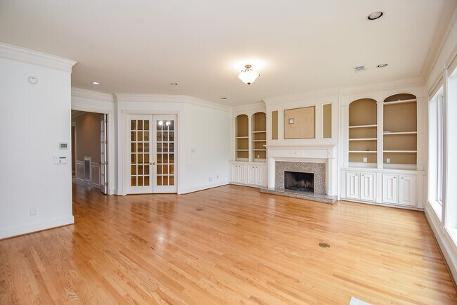 Building Photo - 4813 Holly St