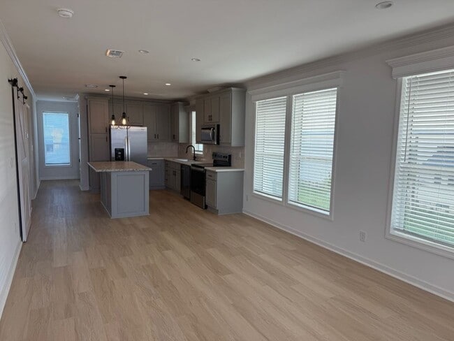 Building Photo - 4208 Long Lake Way