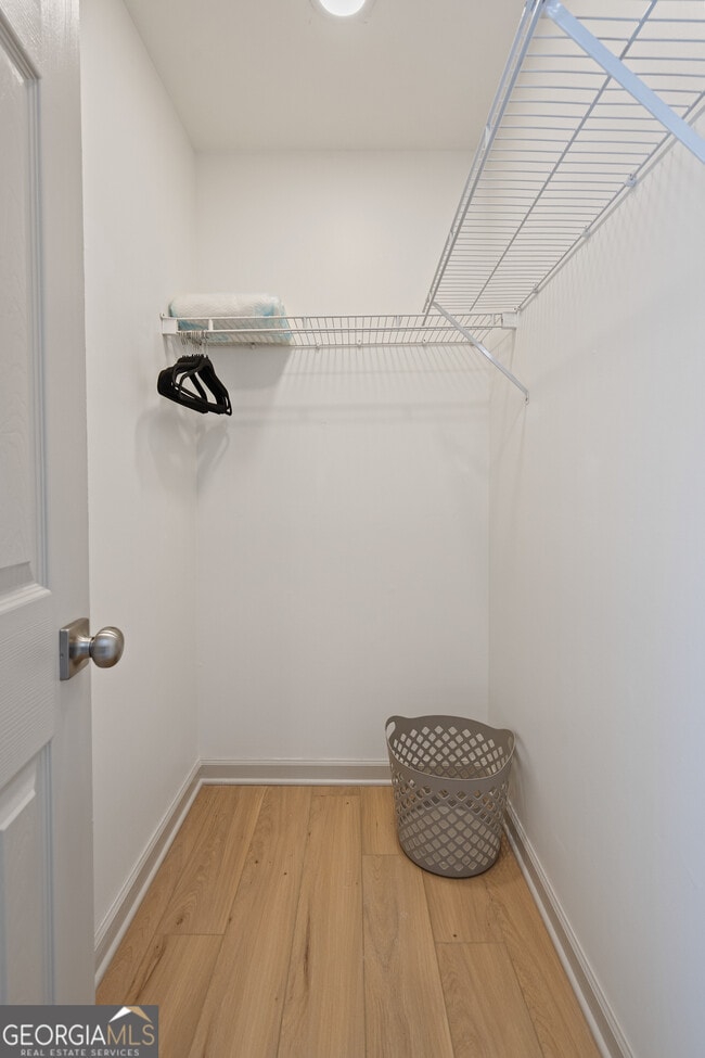 Building Photo - 17 N Wesley Ridge