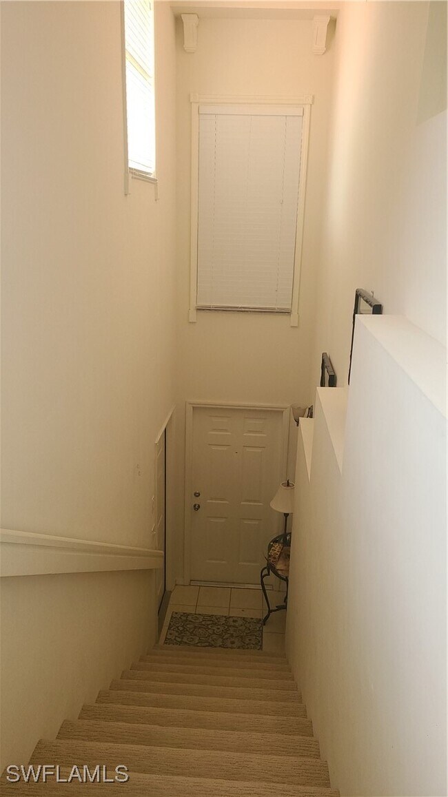 Building Photo - 445 Robin Hood Cir