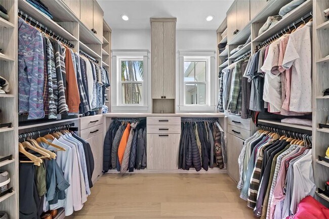 Building Photo - 321 12th Ave NE