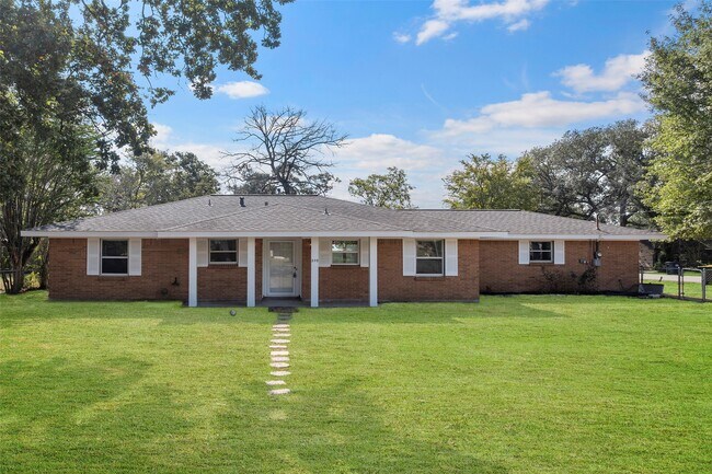 Building Photo - 209 Moss Hill Ln