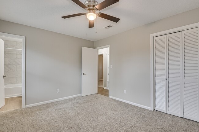 Building Photo - 208 Foxdale Dr