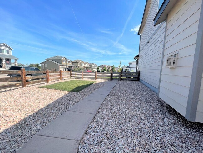 Building Photo - Spacious Charmer in sought after Meridian Ranch community- 2 houses from park