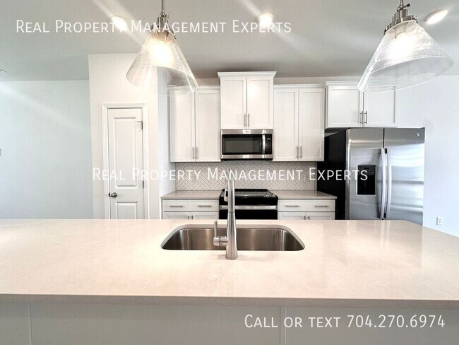 Building Photo - 5027 Layman Dr