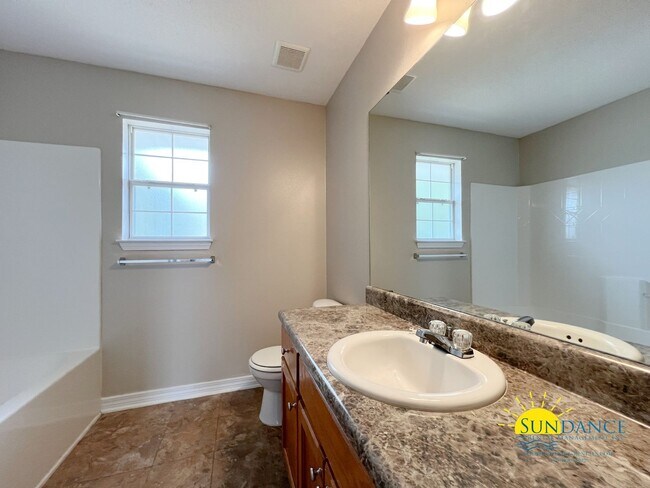 Building Photo - Updated 4 Bedroom Home in Crestview