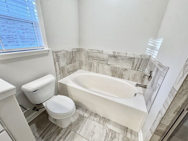 Building Photo - 11 Katie Ln