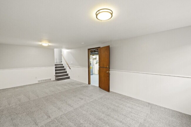 Building Photo - 2022 Northglen Dr