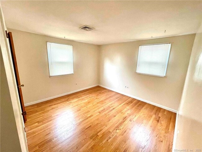 Building Photo - 81 Rosewood Dr