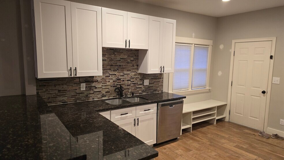 Building Photo - 826 S Ivory St