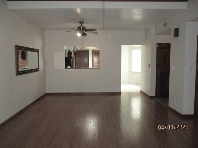 Building Photo - 10409 Camino Del Oso NE