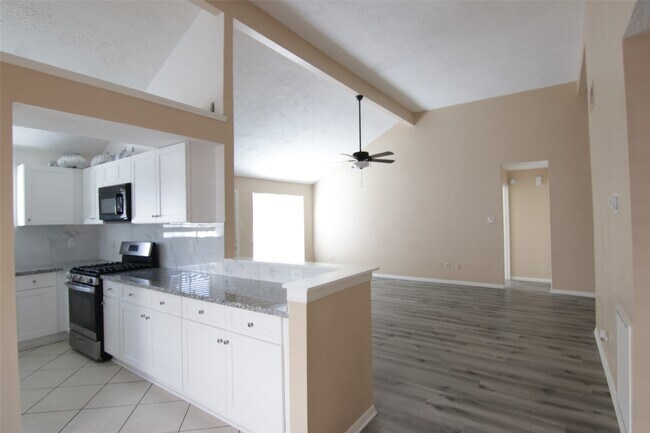 Building Photo - 6918 Glen Rosa Dr