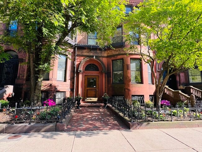 Primary Photo - 280 Commonwealth Ave