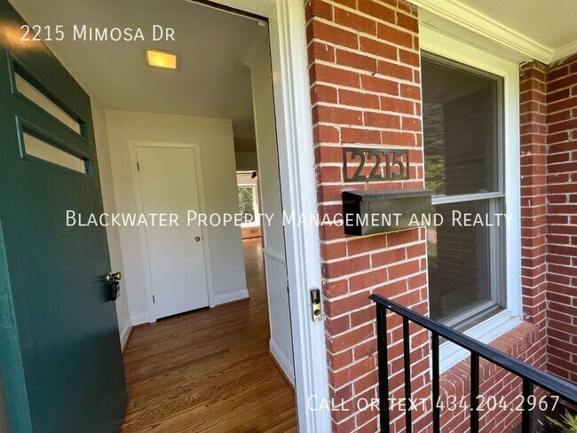 Building Photo - 2215 Mimosa Dr