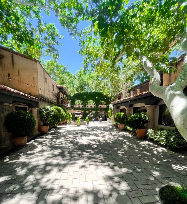 Building Photo - 3Bed/2.5Bath House in Sedona! Ready for Im...