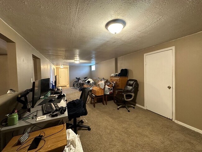 Building Photo - Fantastic 4 Bedroom 2 Bath Northside Home