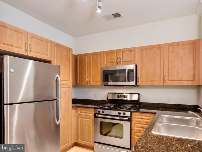Building Photo - 12941 Centre Park Cir