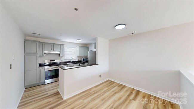 Building Photo - 525 Olmsted Park Pl