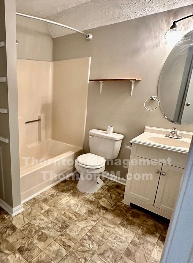 Building Photo - Available Now 3 Bedroom Townhouse in Culpeper