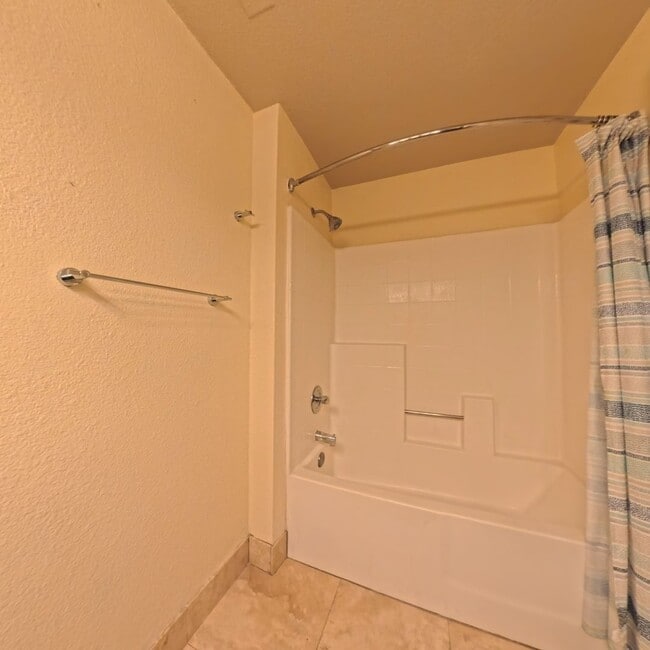 Building Photo - 220 E Flamingo Rd