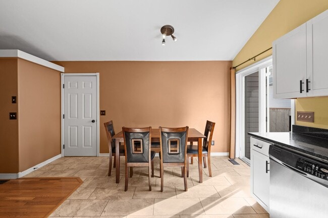 Building Photo - Liberty Lake 4 Bed 2 Bath Home that has been nicely updated