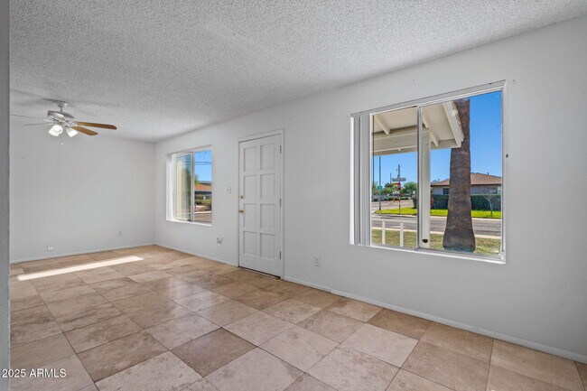 Building Photo - 2346 E Shaw Butte Dr