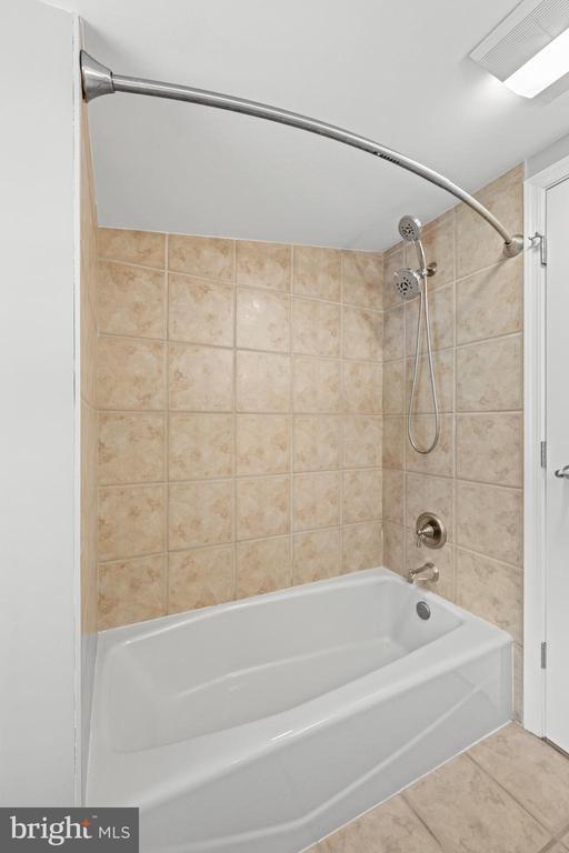 Building Photo - 3 Buttonwood Ave