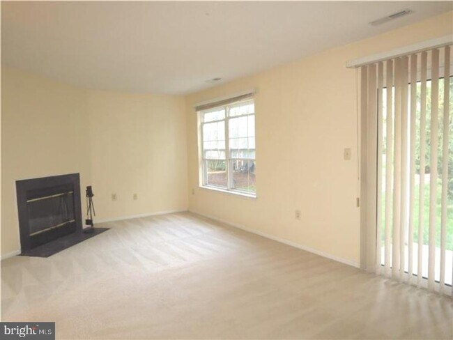 Building Photo - 33 Ketley Pl