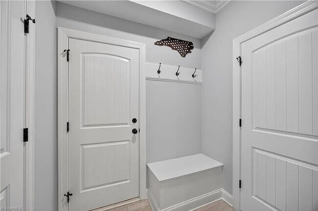 Building Photo - ****** $200 OFF FIRST FULL MONTH OF RENT!! ******