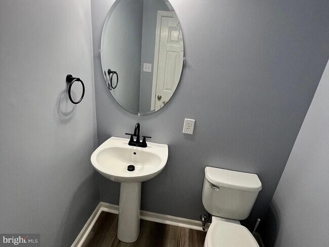 Building Photo - 439 Amelanchier Ct
