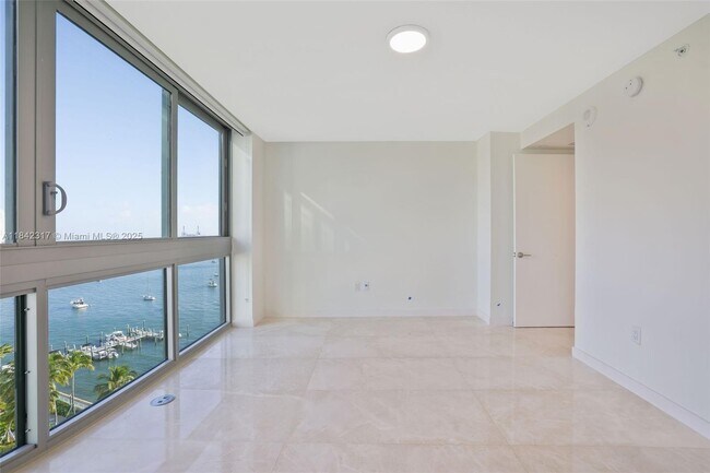 Building Photo - 1500 Bay Rd