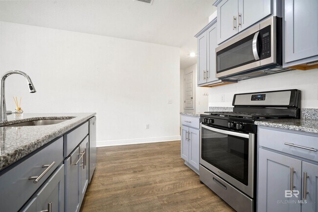 Building Photo - 13137 Cavalier St