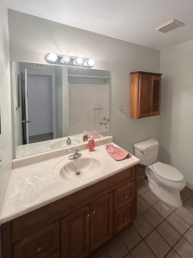 Building Photo - two bedroom two bath condo in Robinson Township!