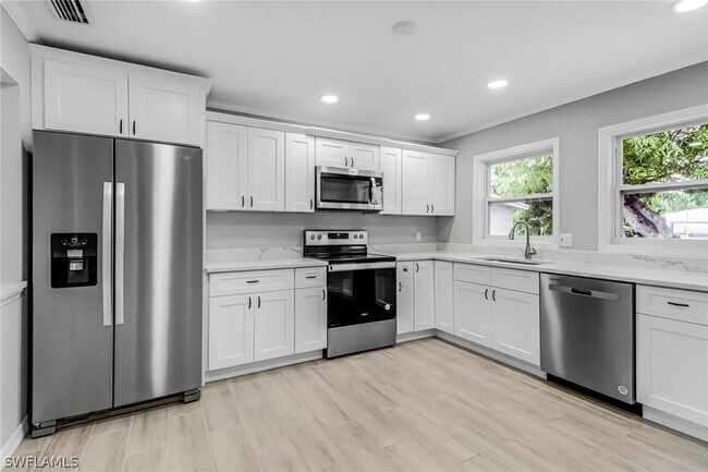 Building Photo - 1152 Harbor Dr