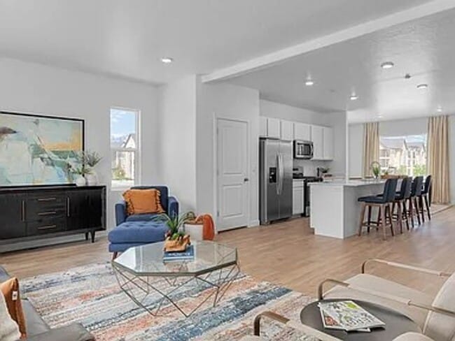 Building Photo - GORGEOUS American Fork Townhome!!!