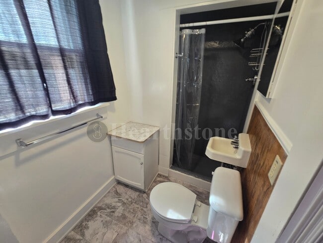 Building Photo - 316 N Walnut St