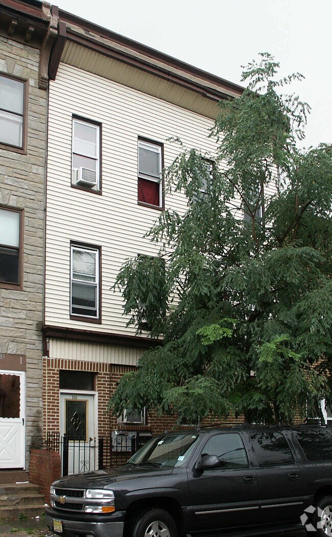 Primary Photo - 583 N 5th St