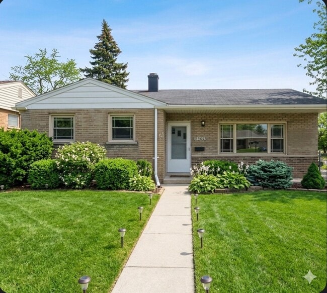 Building Photo - 5441 Benton Ave