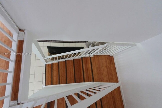 Building Photo - 702 Commodore Dr