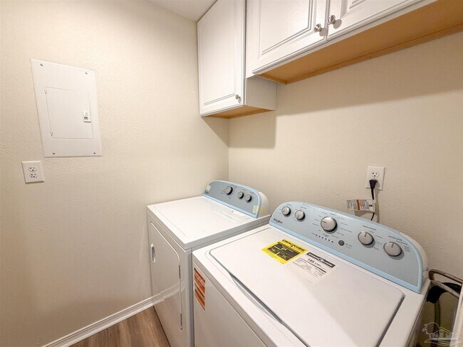 Building Photo - 4221 Brookside Dr