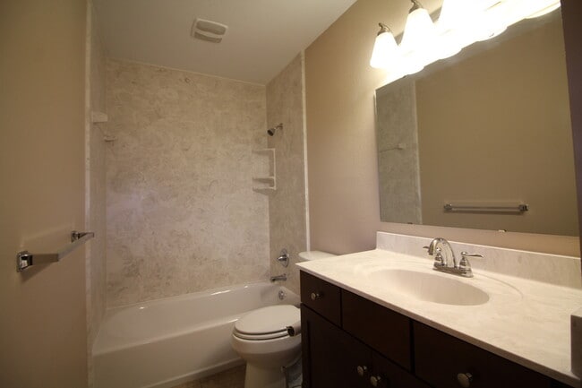 Building Photo - Beautiful Renovated Home In Fort Walton Beach