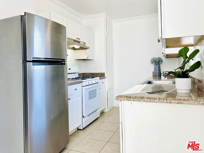 Building Photo - 600 E Chevy Chase Dr