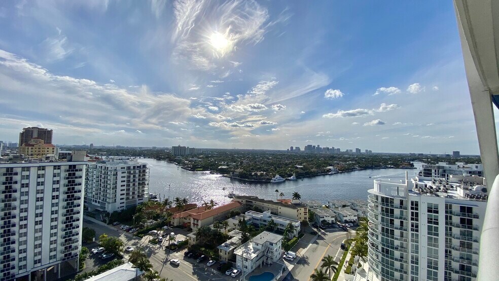 Building Photo - 3101 Bayshore Dr