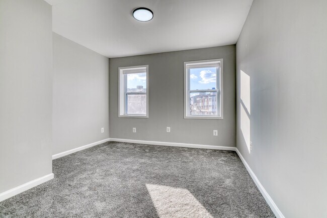 Building Photo - 135 S Central Ave