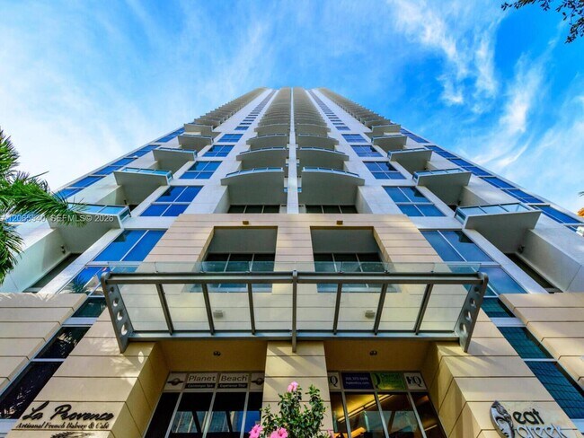 Building Photo - 1050 Brickell Ave