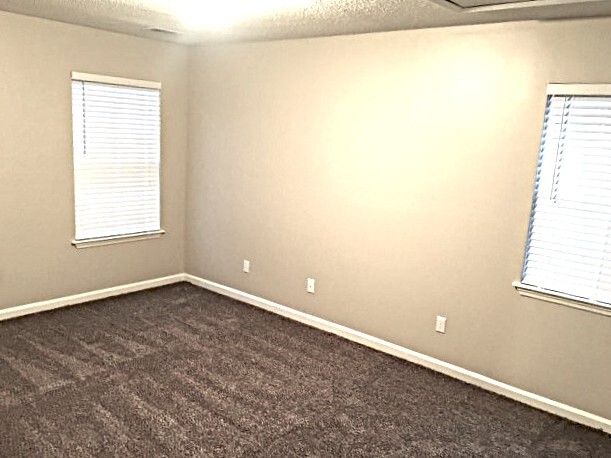 Building Photo - 8 Otter Creek Dr