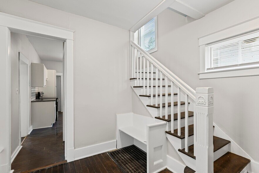 Building Photo - 336 N Hardesty Ave
